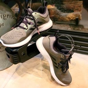 Adidas Women  Bounce Tennis Shoes size 6